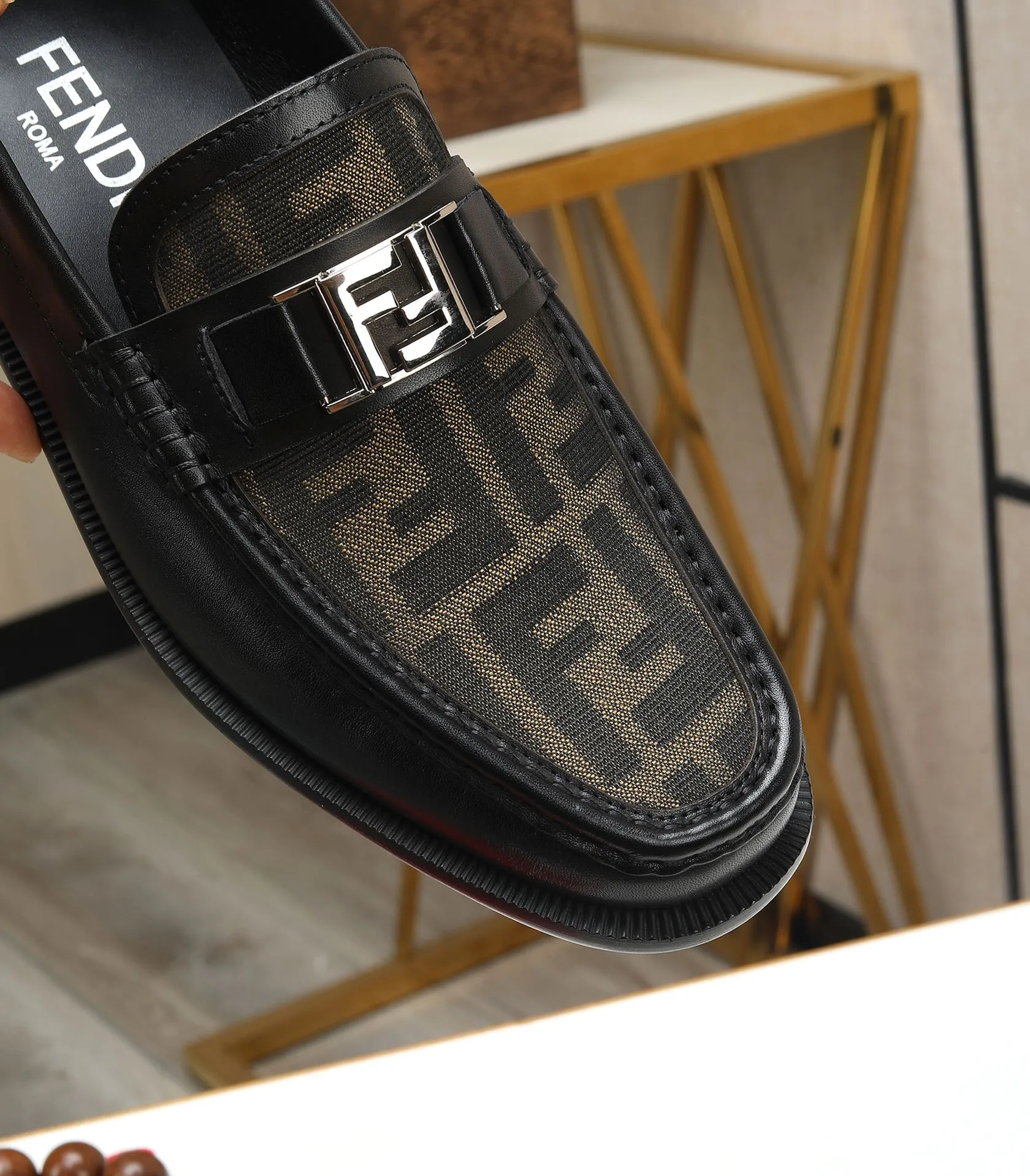 Men's shoes 💰580 (high-end, full cowhide) FENDI Fendi high-end formal leather shoes, original Italian imported cowhide surface + cowhide lining, original hardware, I believe you will be impressed from the first time you see it. The avant-garde atmosphere can no longer fully interpret its elegance. AAA grade rubber outsole, super comfortable. Original counter last, ensuring its original version and quality. The simple upper ensures its comfort and breathability. A pair of truly good shoes has its own unique soul, famous quality, regular size 38-44 (45 46 customized)